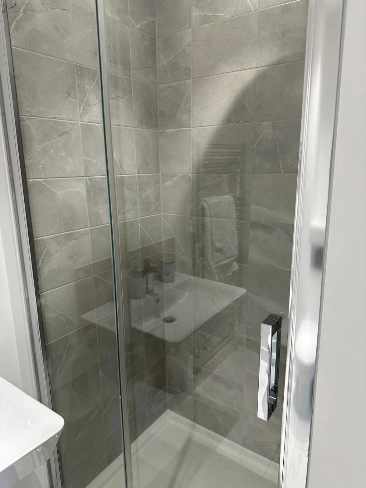 Lush King Ensuite In A Shared Apartamento